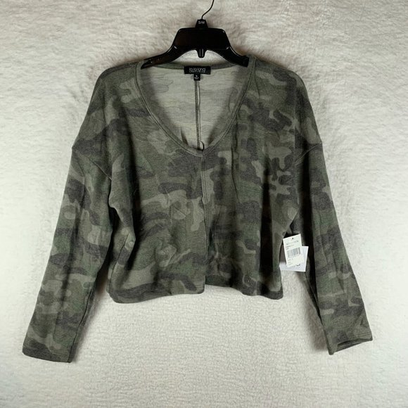 La La Land Top Women's Small Green Camo Pullover V-Neck Long Sleeve‎ Crop 6539 - Picture 1 of 9